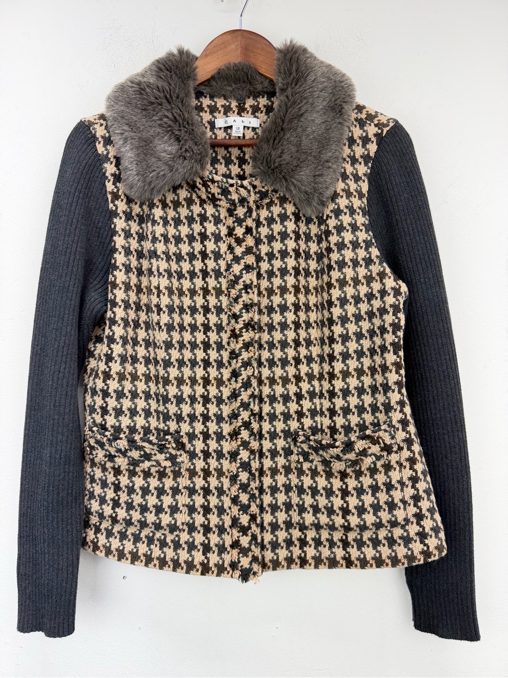 Cabi Sz 12 Women’s Tan Gray Houndstooth Faux Fur Collar Full Zip Sweater Jacket